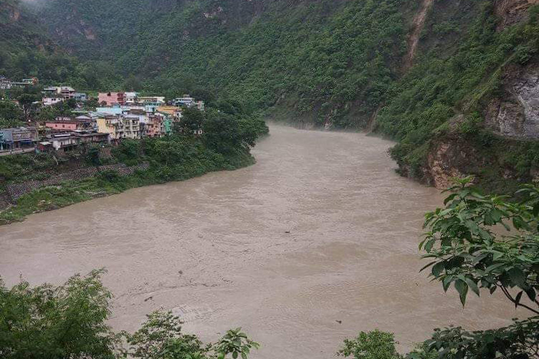 महाकाली नदीमा जलसतहले सतर्कता तह पार गर्यो 